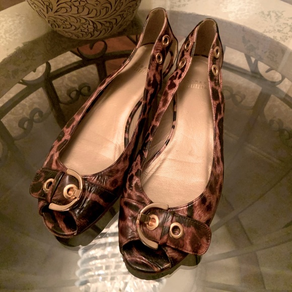 Stuart Weitzman Open Toe Buckle Patent Animal Print Flat. Chatup Good Condition - Picture 1 of 7